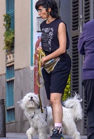 Alba Flores - Spotted with her pet in Madrid
