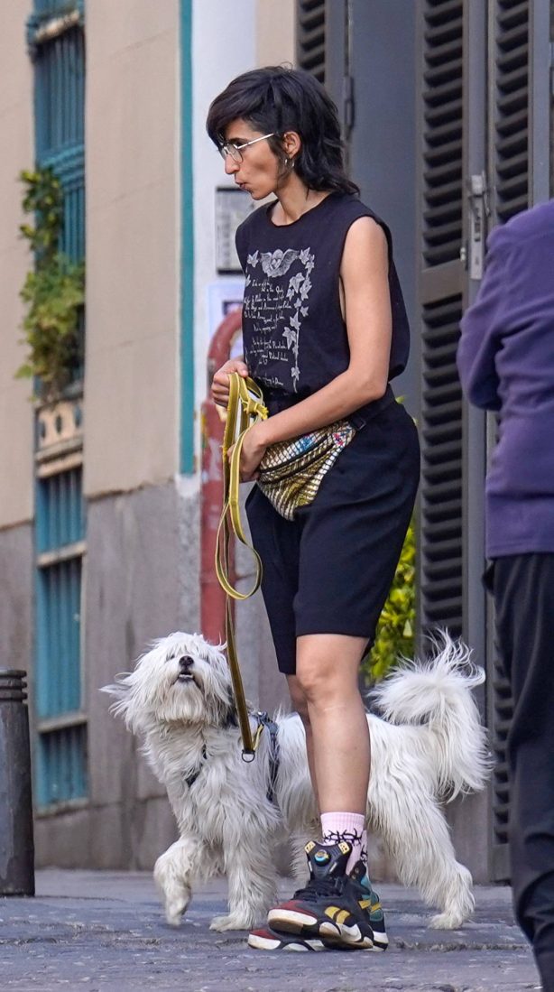 Alba Flores - Spotted with her pet in Madrid