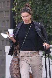 Alessandra Ambrosio - Grabs coffee in Brentwood