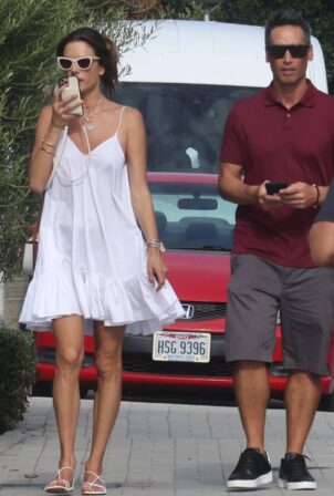 Alessandra Ambrosio - With her boyfriend in Malibu