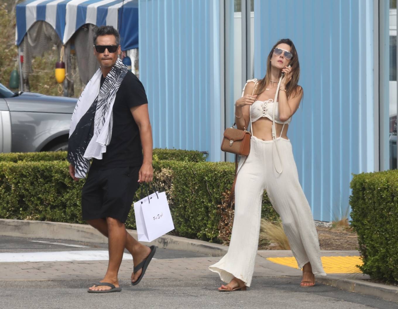 Alessandra Ambrosio 2022 : Alessandra Ambrosio – With her boyfriend Richard Lee seen at Howdys in Malibu-06