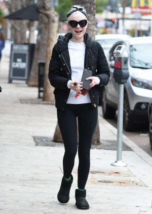Alessandra Torresani - Has lunch with a friend on New Years Eve in Los Angeles