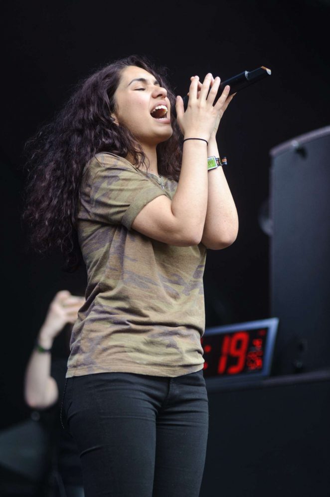 Alessia Cara - Performs on Day 2 of Lollapalooza in Chicago
