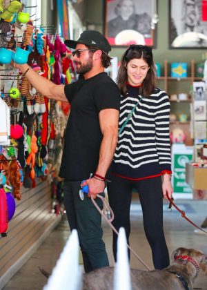 Alexandra Daddario and Zac Efron - Shopping for their dogs in Los Angeles