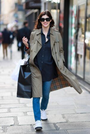Alexandra Daddario - Shopping spree in Paris