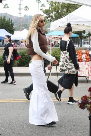 Alexis Ren - Shopping at the local farmers market in Los Angeles