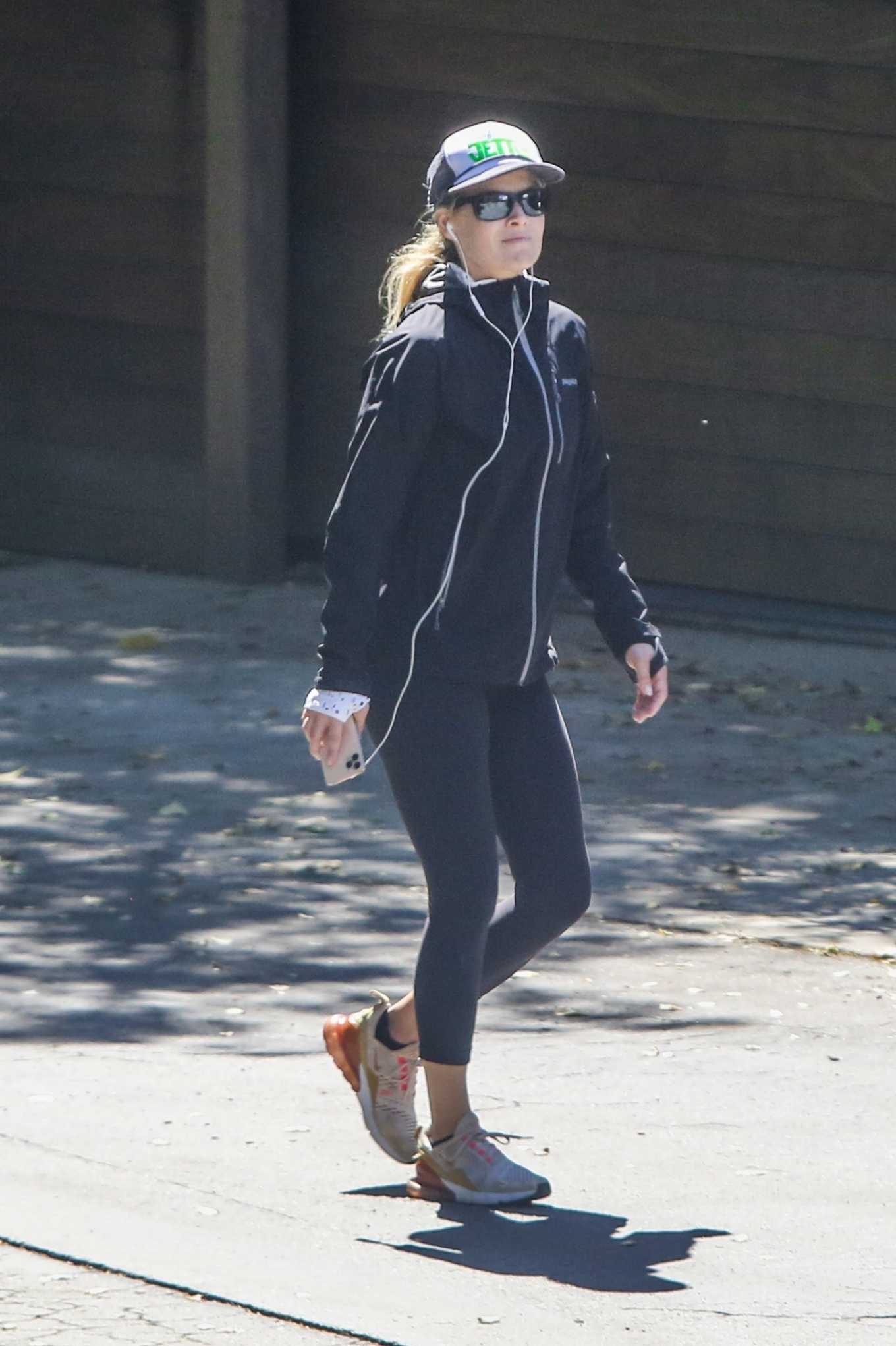 Ali Larter in Tights â€“ Out and about in Pacific Palisades