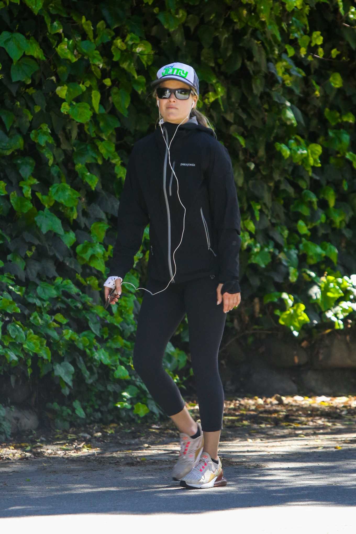Ali Larter in Tights â€“ Out and about in Pacific Palisades