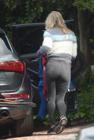 Ali Larter - Packing Car with Blankets in Los Angeles