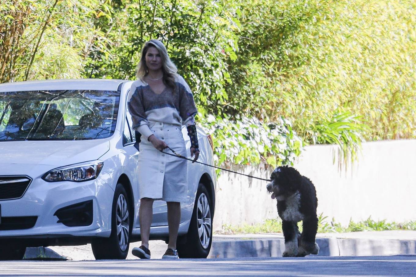 Ali Larter â€“ Seen while out for a walk with her dog in Pacific Palisades