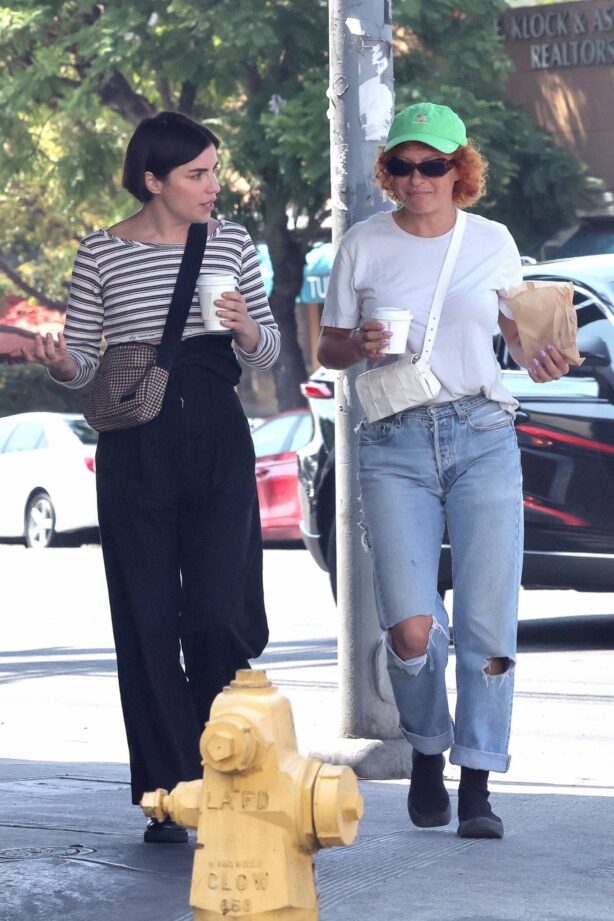 Alia Shawkat - Grabbing coffee with a friend in Los Feliz