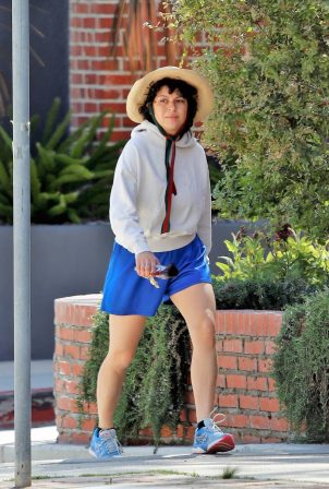 Alia Shawkat - Out for afternoon hike in Los Feliz