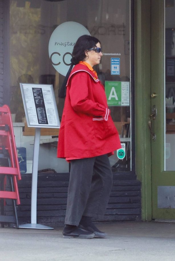 Alia Shawkat - Receives parking ticket in Los Feliz