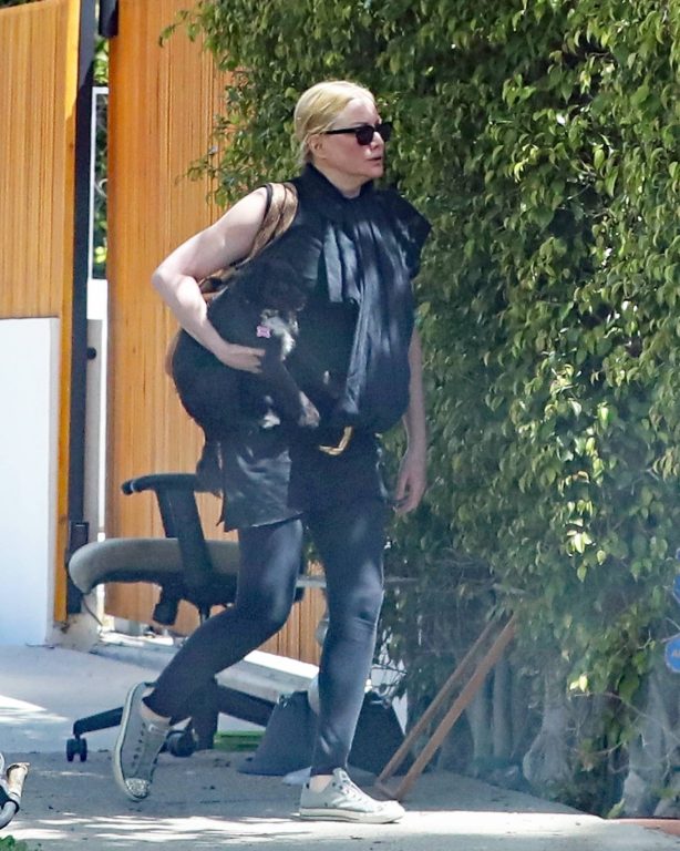 Alice Evans - Steps out of the California home in Los Angeles