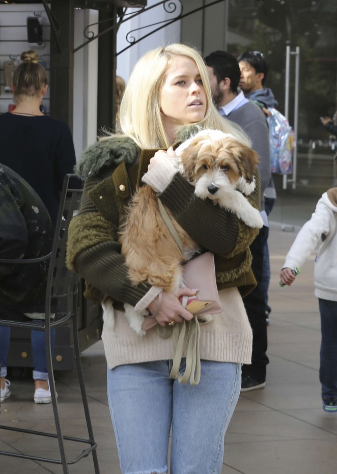 Alice Eve - Goes shopping at The Grove on Christmas Eve