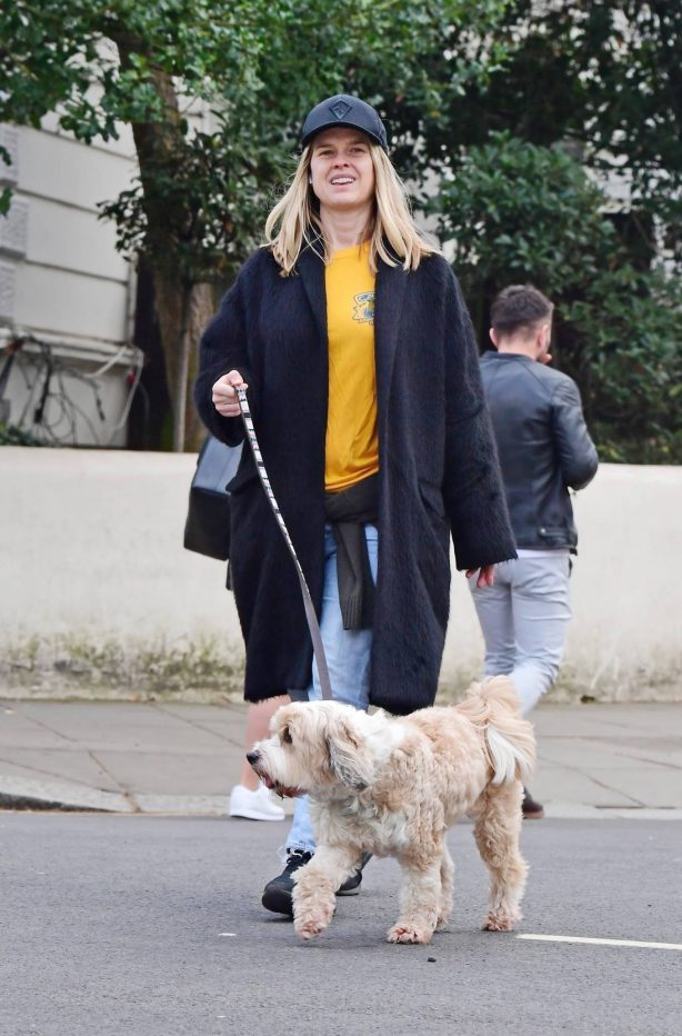 Alice Eve - Walk during the ongoing COVID-19 lockdown in London
