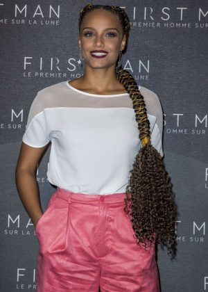 Alicia Aylies - 'First Man' Premiere in Paris
