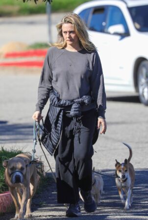 Alicia Silverstone - Hike with her dogs in Los Angeles