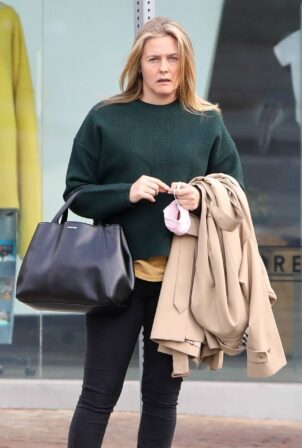 Alicia Silverstone - Leaving a hair salon in West Hollywood