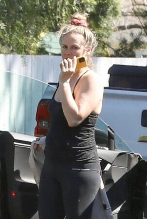 Alicia Silverstone - Out for a gym session in Los Angeles
