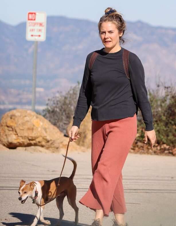 Alicia Silverstone - Seen while takes her dog for a walk