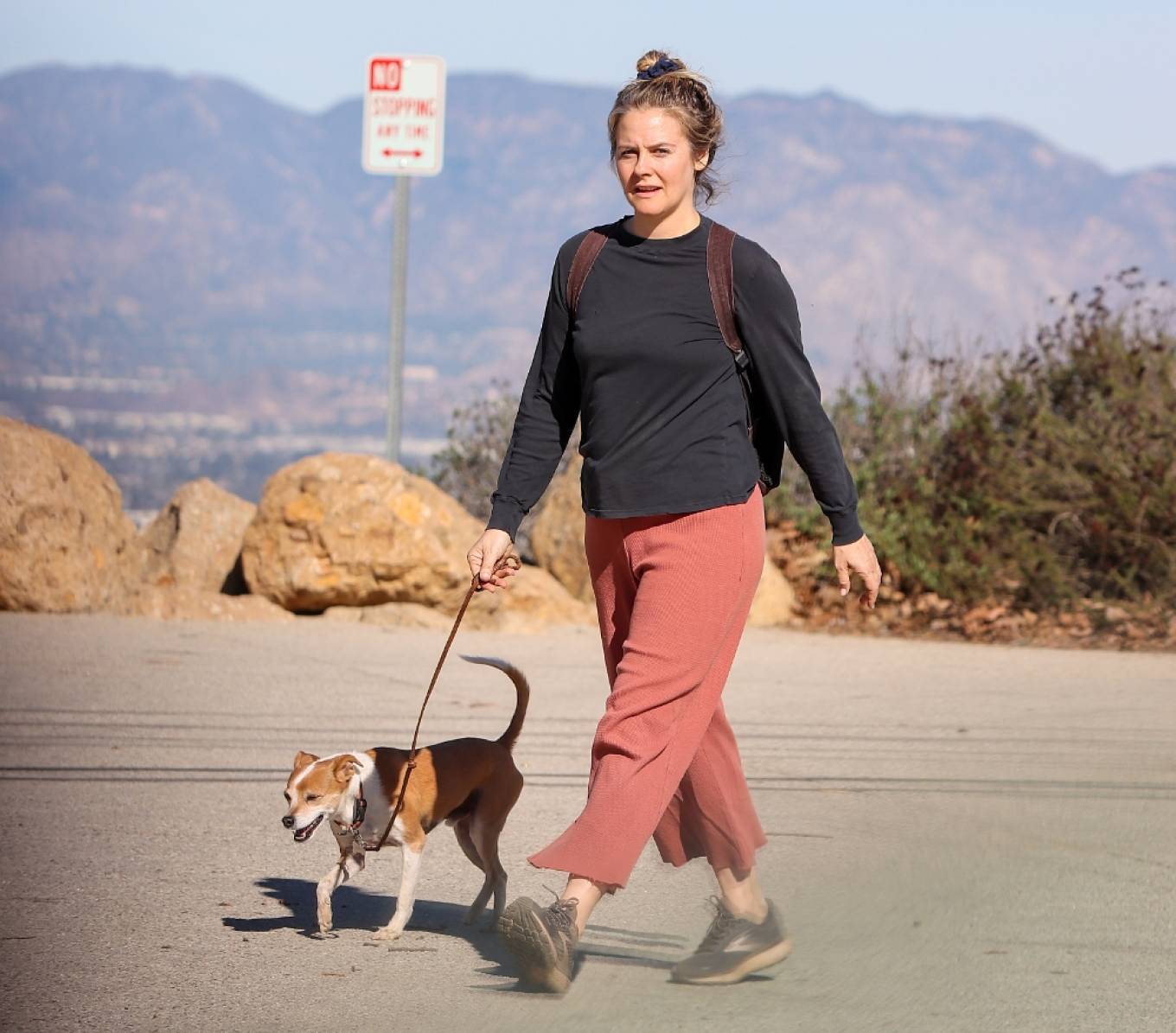 Alicia Silverstone 2021 : Alicia Silverstone – Seen while takes her dog for a walk-10