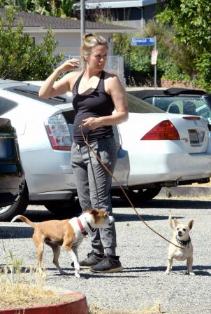Alicia Silverstone - Walk her dogs out for a hike in Los Angeles
