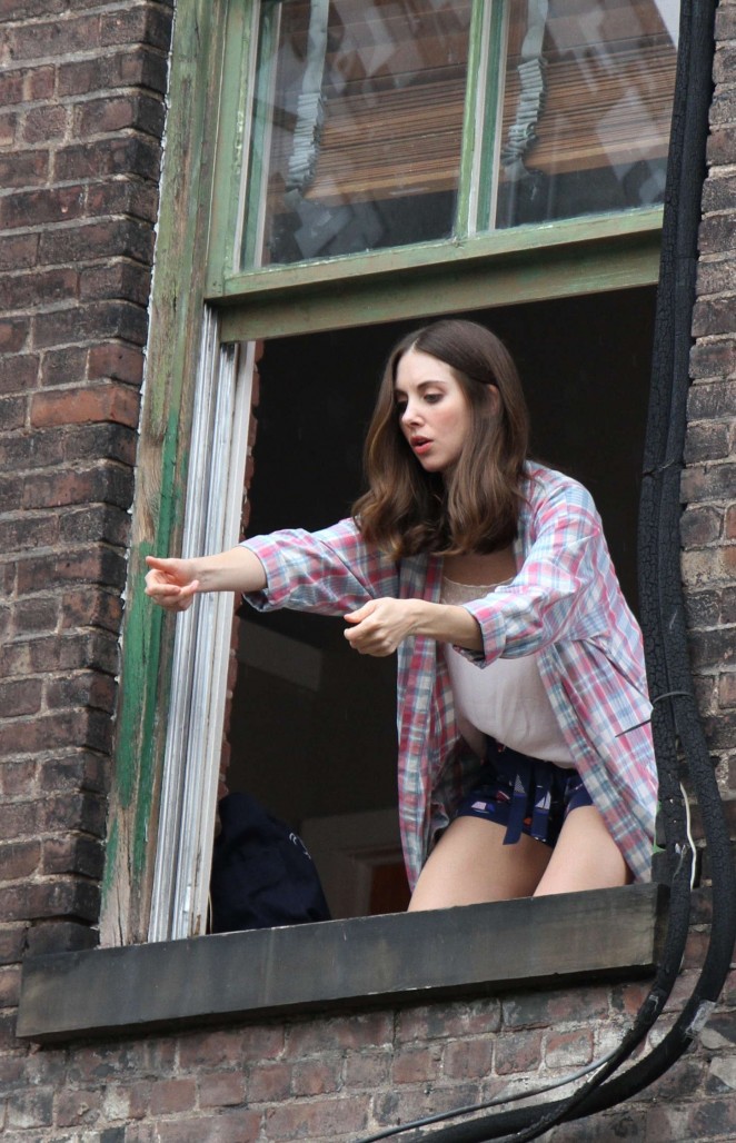 Alison Brie - Filming 'How to be Single' in Manhattan