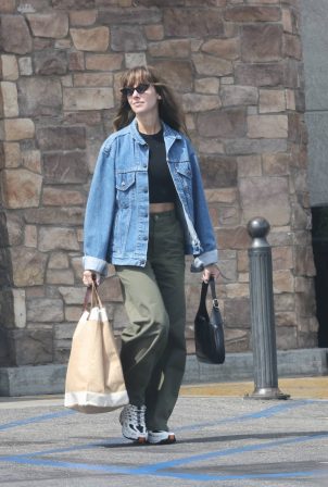 Alison Brie - Shopping candids at Gelson's in Los Angeles
