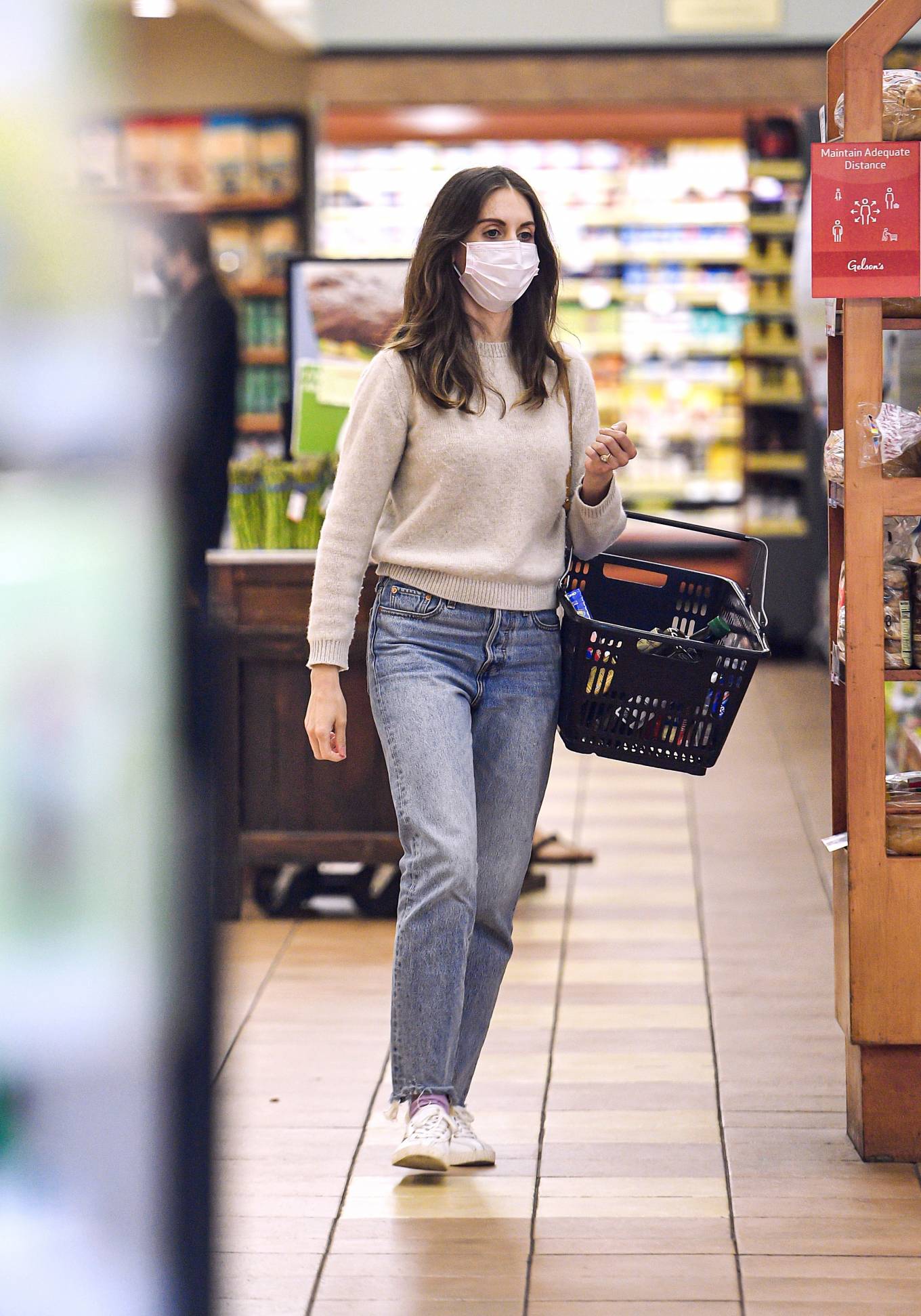 Alison Brie - Shopping candids at Gelson's Supermarket in Los Angeles