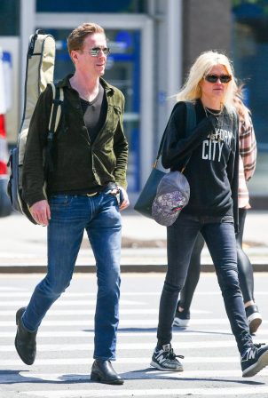 Alison Mosshart - Out for a stroll in New York