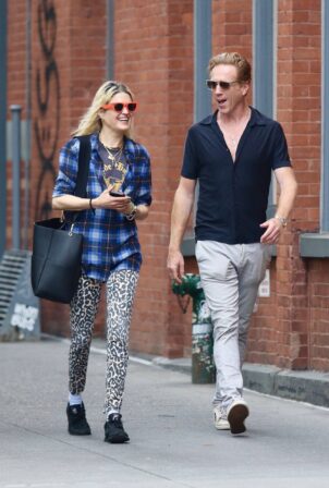 Alison Mosshart - Seen after having lunch in Manhattan’s SoHo area