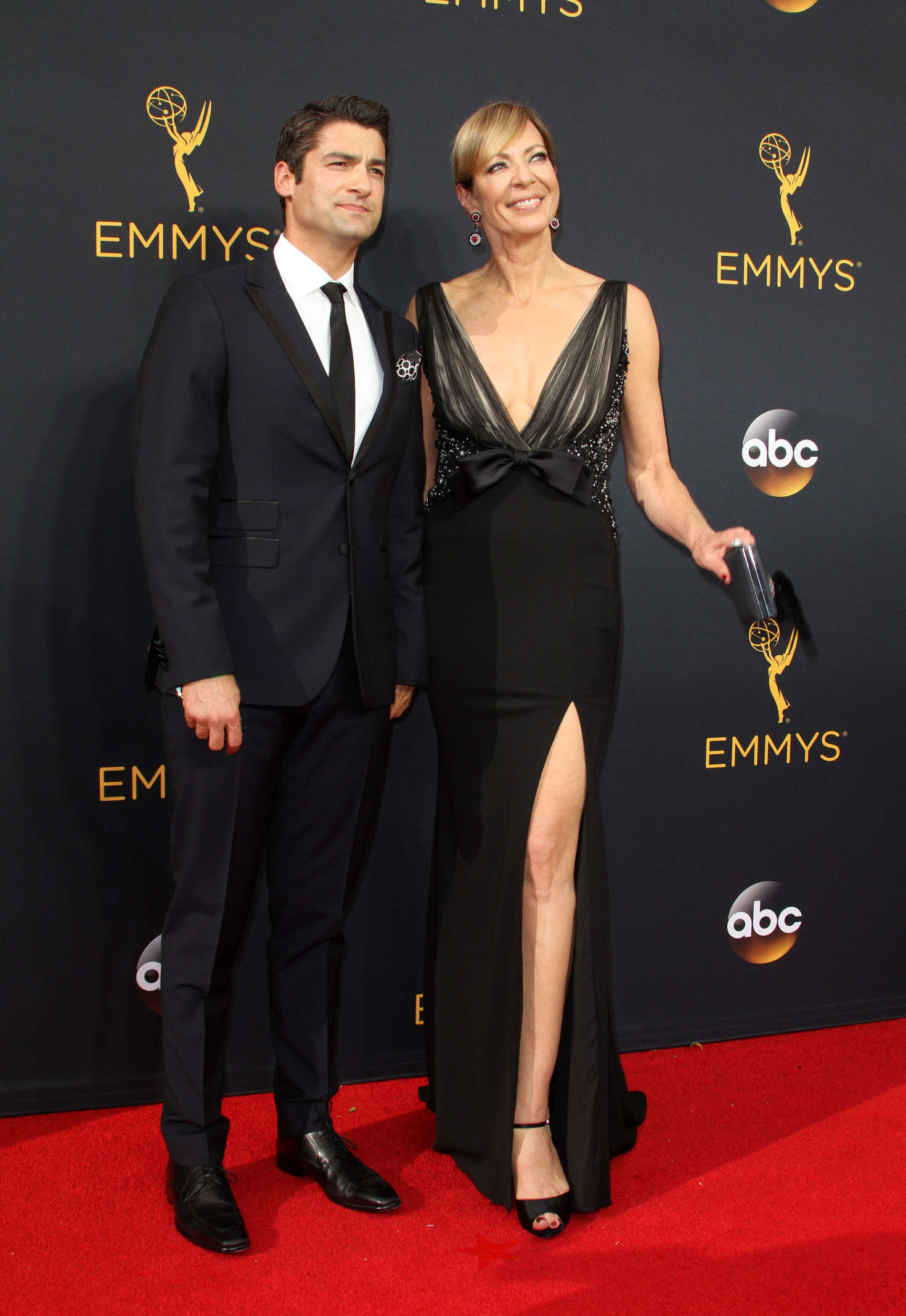 Allison Janney 2016 : Allison Janney: 2016 Emmy Awards -01