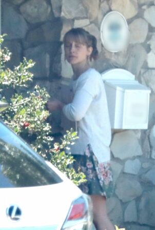 Allison Mack - Out in Los Angeles