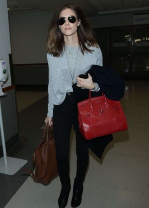Allison Williams - Arrives at LAX Airport in Los Angeles