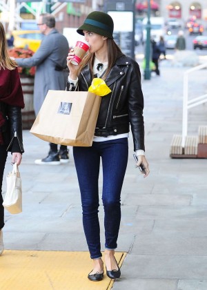 Allison Williams in Tight Jeans Shopping in New York