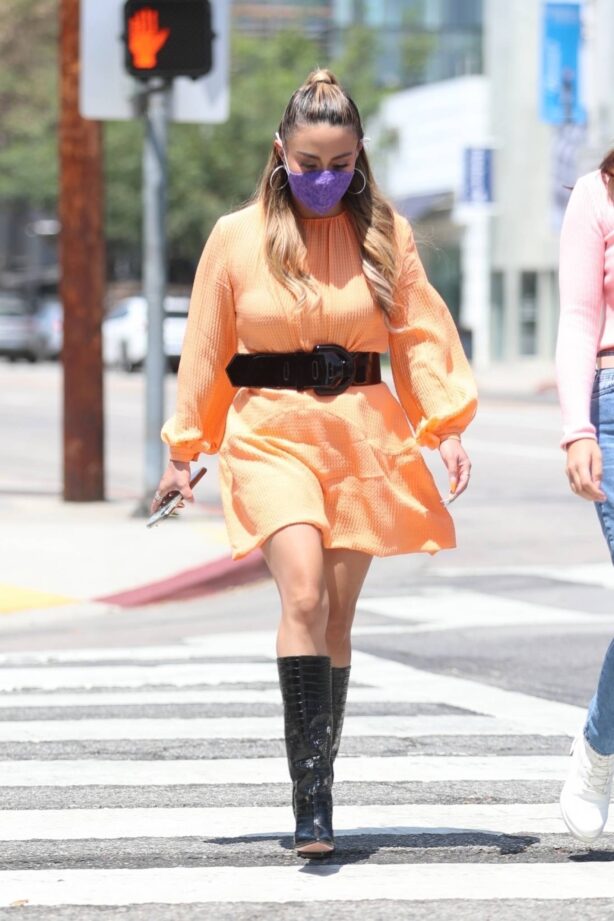 Ally Brooke - Grabs coffee with a friend at Starbucks in West Hollywood