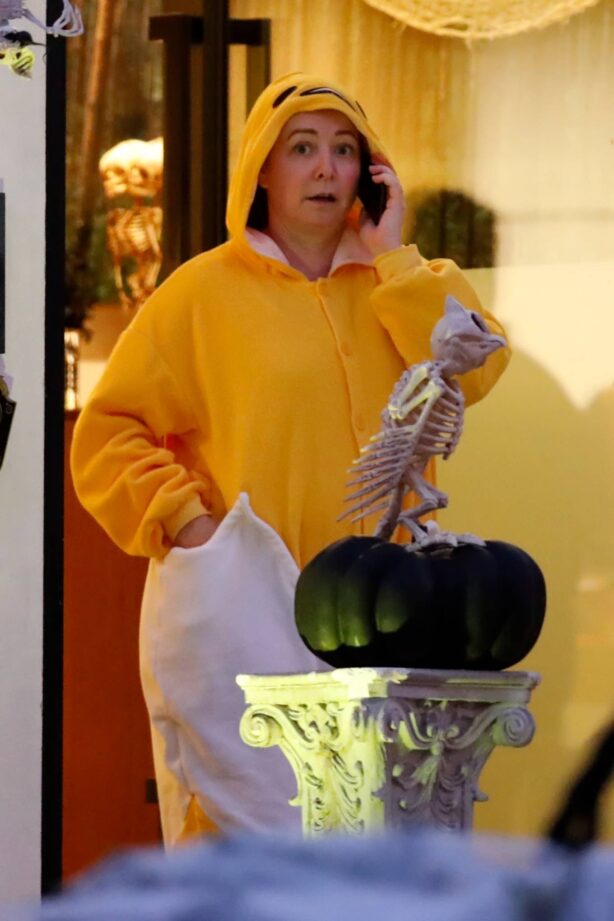 Alyson Hannigan - With Alexis Denisof throw a Halloween party in Los Angeles