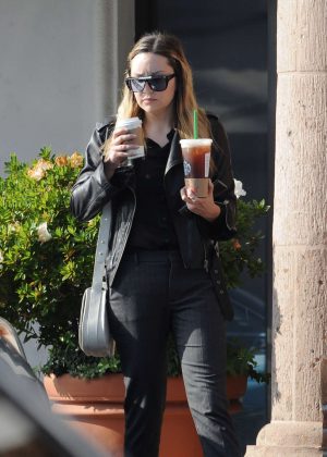 Amanda Bynes - Leaving Starbucks in Los Angeles