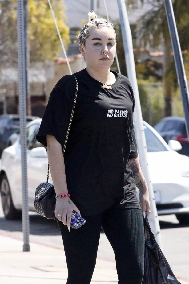 Amanda Bynes - On a stroll in streets of Los Angeles