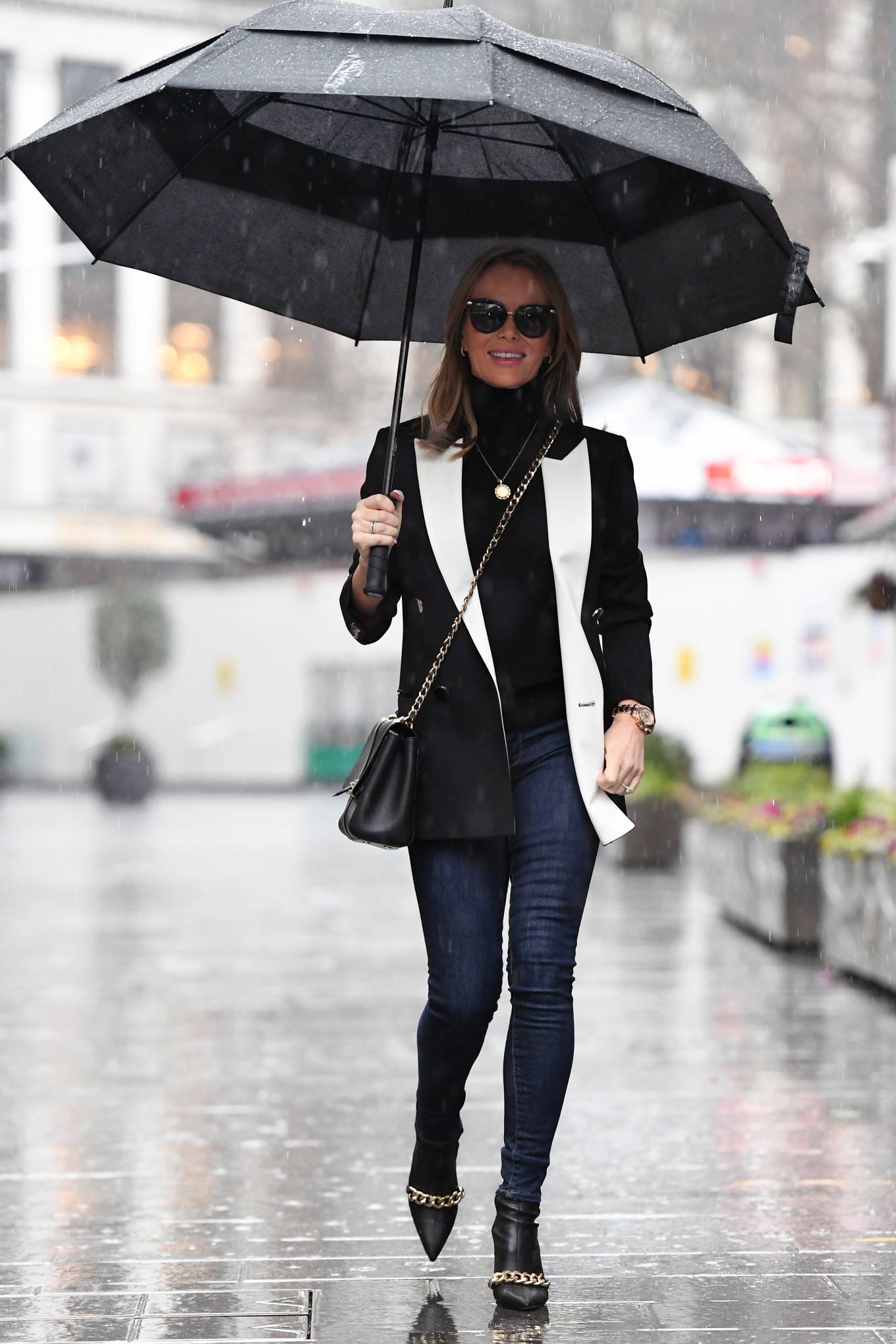 Amanda Holden - Seen in the rain in London