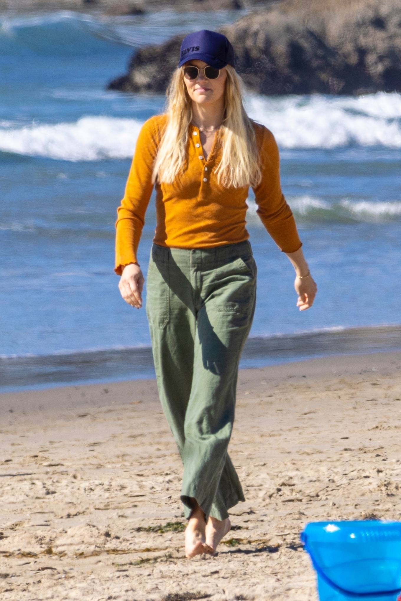 Amanda Kloots 2022 : Amanda Kloots – Heading to the beach in Malibu-04