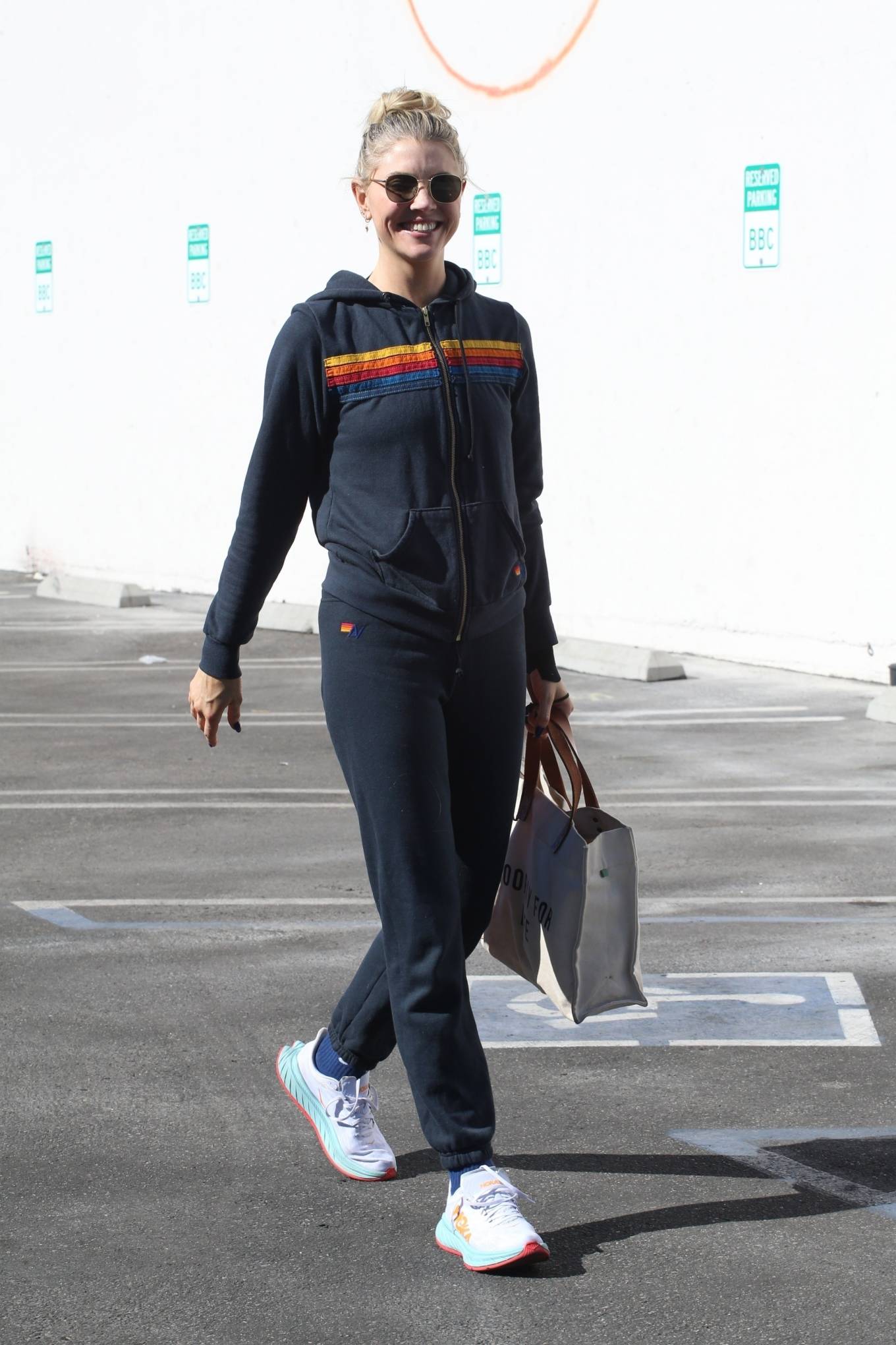 Amanda Kloots - Heads into the Dancing With The Stars rehearsal studio in Los Angeles