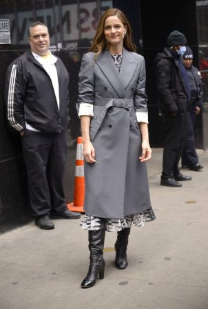 Amanda Peet - Arrives at Good Morning America morning show in New York