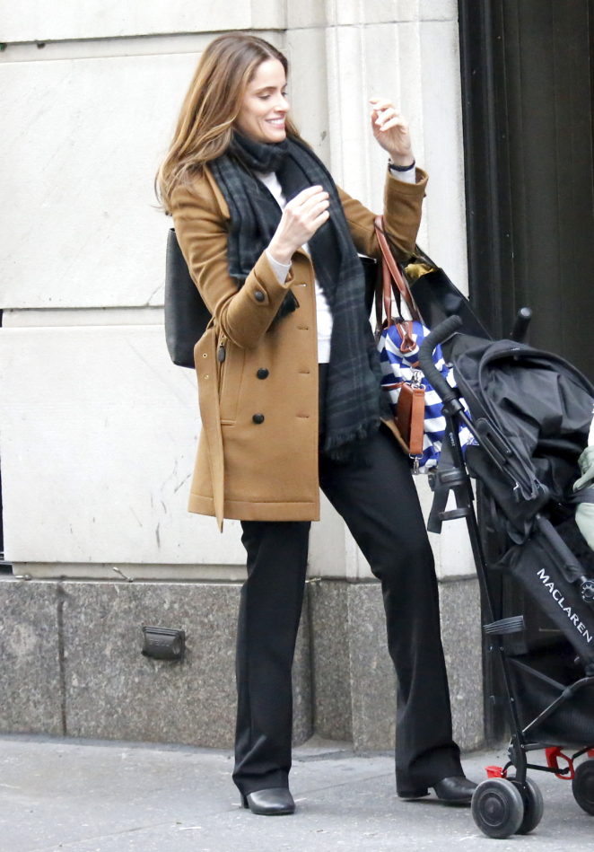 Amanda Peet - Filming 'The Romanoffs' in New York