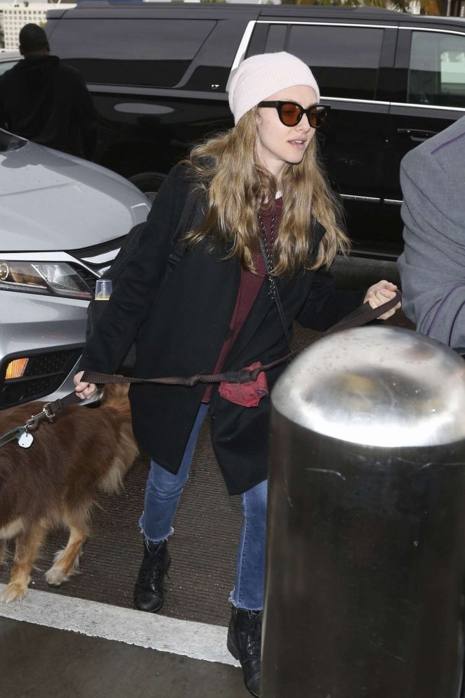 Amanda Seyfried - Arrives at LAX airport in Los Angeles