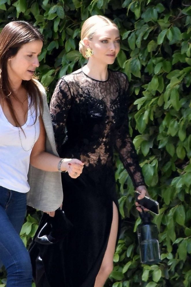 Amanda Seyfried - Heading to a friends house in Beverly Hills