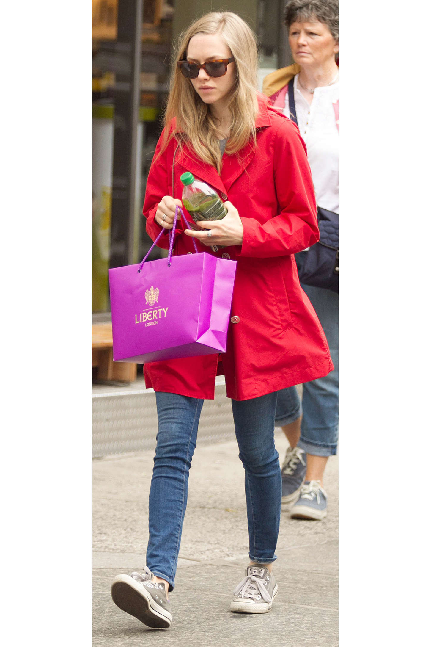 Amanda Seyfried in Red Jacket and Jeans -09 | GotCeleb