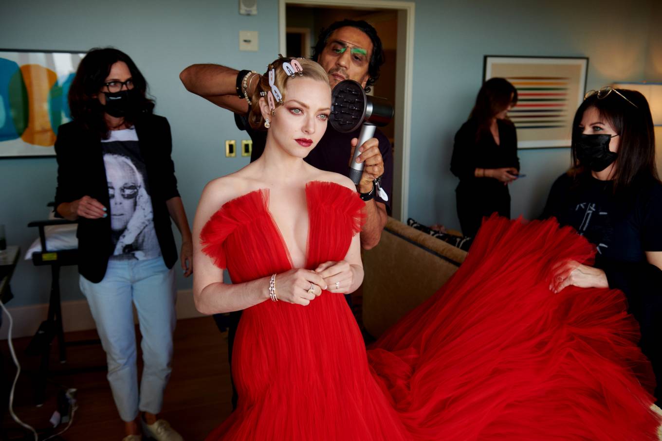 Amanda Seyfried 2021 : Amanda Seyfried – Oscars 2021 preparation for Vogue 2021-03