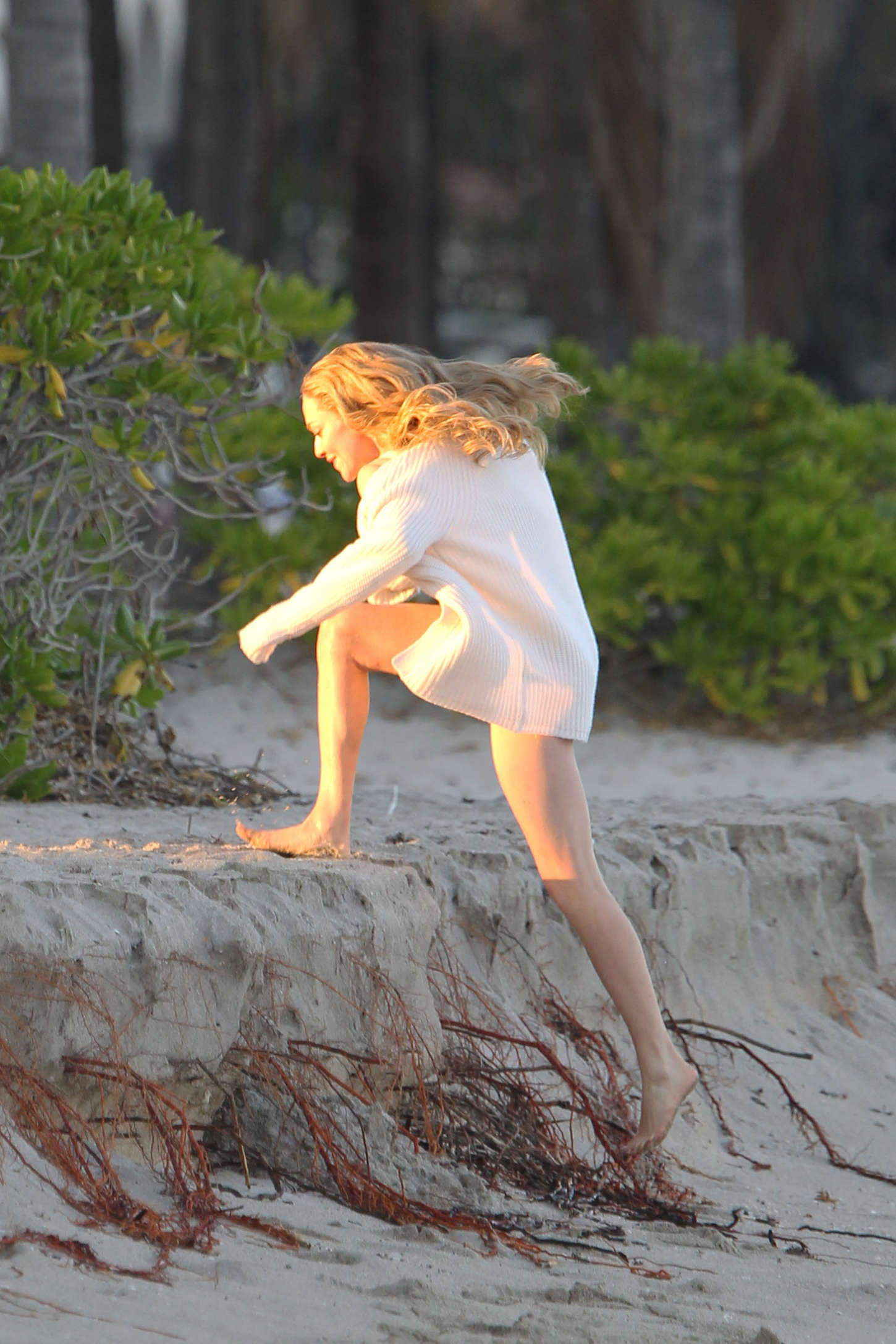 Amanda Seyfried - Set of a Photoshoot in Miami. 